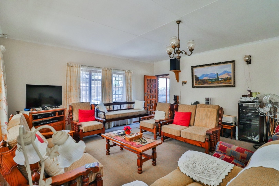 5 Bedroom Property for Sale in Bayview Western Cape